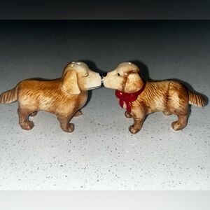 SOOO Adorable Vintage Westland magnetic dog salt & pepper shaker set 🐶🐶 Like New